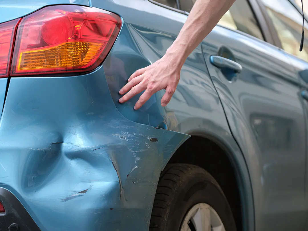 ぶつけた車のイメージ
